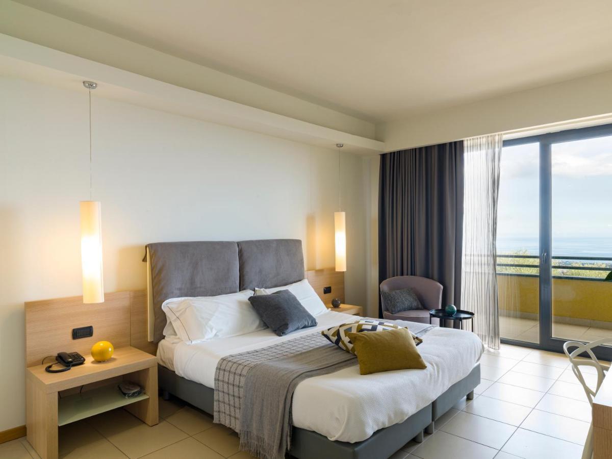 Esperia Palace Hotel & Resort Spa Zafferana Etnea Esterno foto